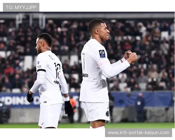 “姆巴佩与维尼修斯击掌庆祝,皇马锋线双子星默契” “姆巴佩与维尼修斯击掌庆祝,皇马锋线双子星默契”