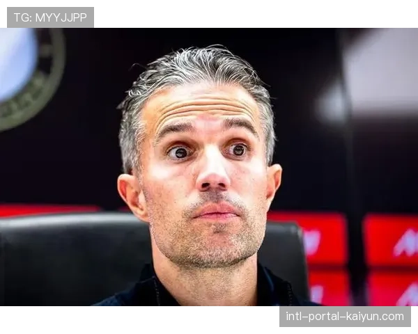 官方：荷兰足球名宿范佩西出任比甲安特卫普队主教练